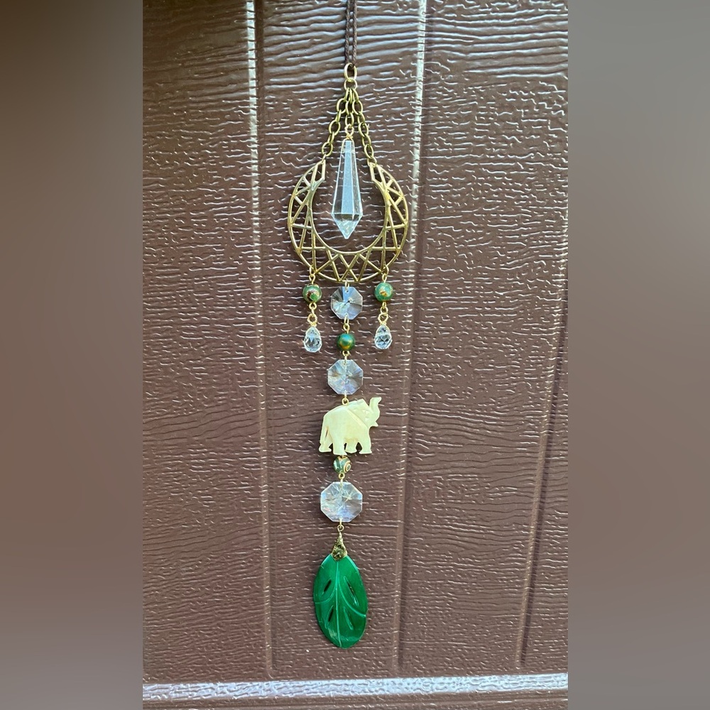 🍃🐘Tibetan Agate Vintage Elephant Leaf Suncatcher